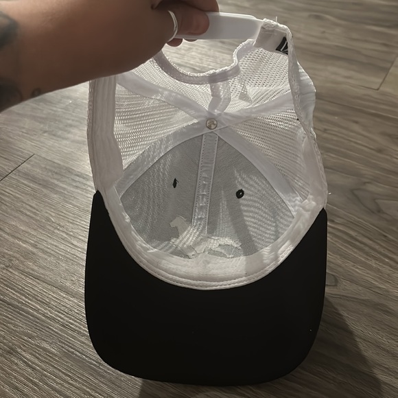 Hat - Picture 4 of 4